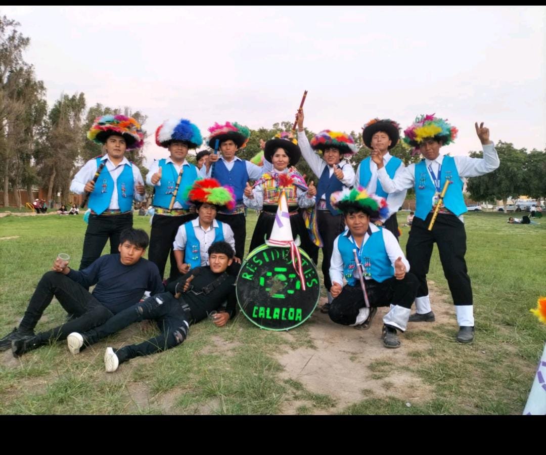 Ensayo de coreografía en la plaza de Calacoa